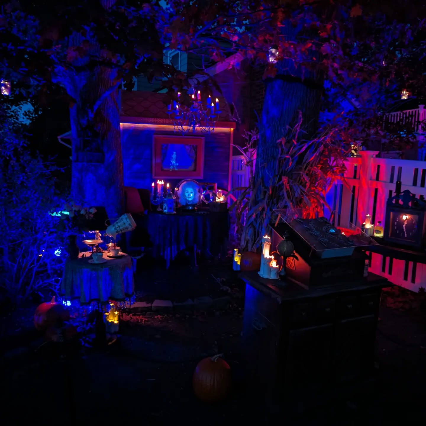 Madame Leota is waiting for you ! #themysticalcaravan #mysticalcaravan #hauntedmansion #halloween #halloween2023 #massapequa