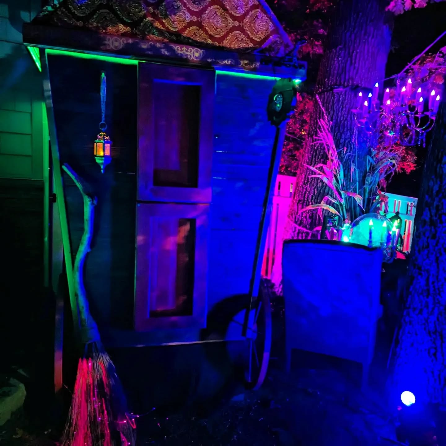 The Mystical Caravan awaits you every night
#themysticalcaravan #mysticalcaravan #massapequa #hauntedhouse #hauntedmansion #halloween #halloween2023