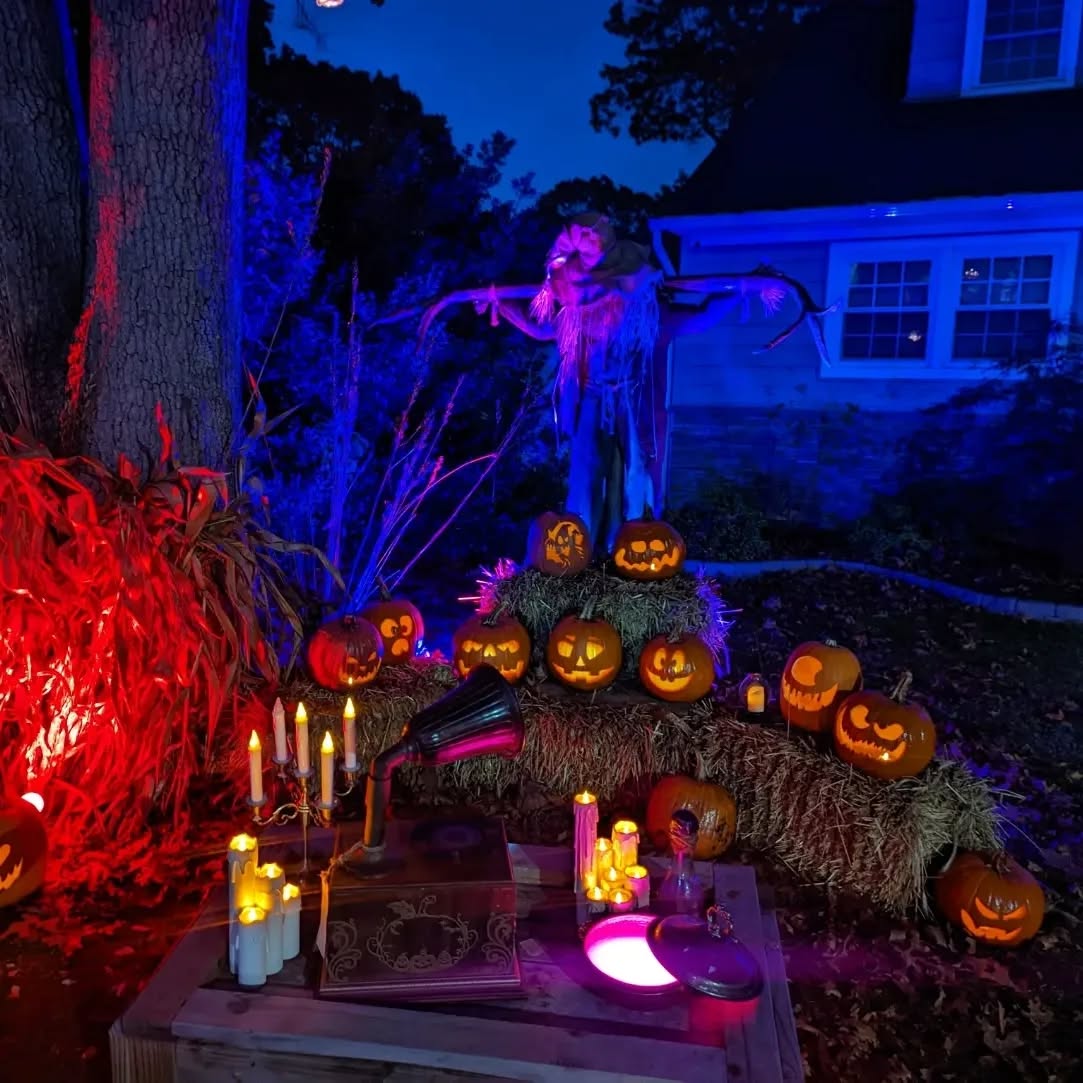 One more day ! #themysticalcaravan #halloween #hauntedmansion #wdw #massapequa