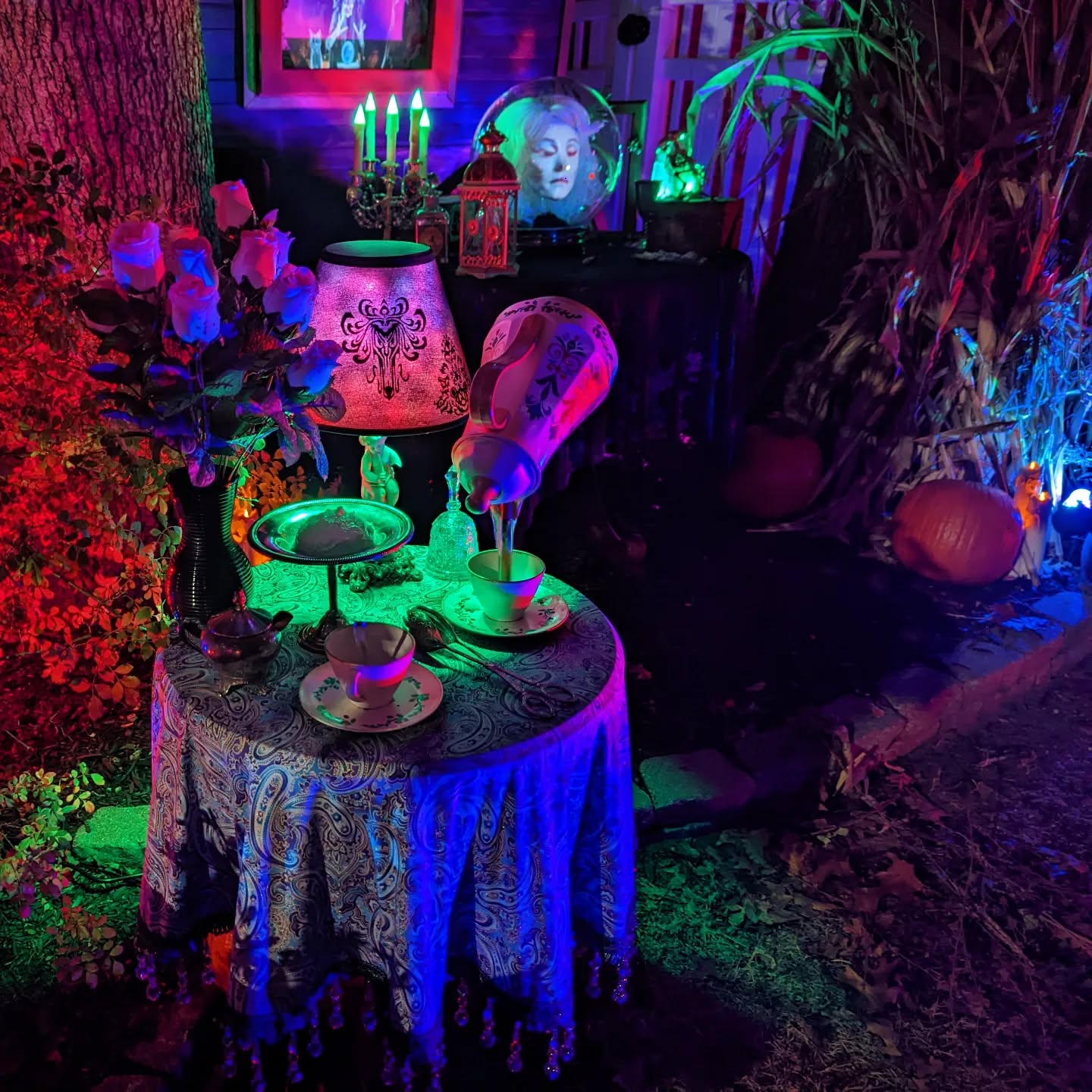The Séance Circle during the Haunted Hour (every 10 mortal minutes )#themysticalcaravan #halloween #madameleota #hauntedmansion #hauntedhour